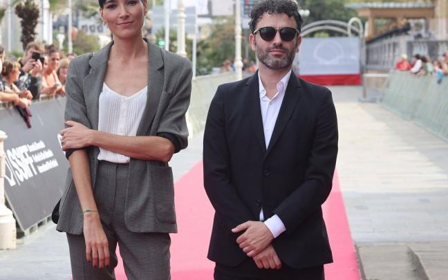 La guionista Isabel Peña y el realizador Rodrigo Sorogoyen presentaron ‘As bestas’, ayer en el Victoria Eugenia.