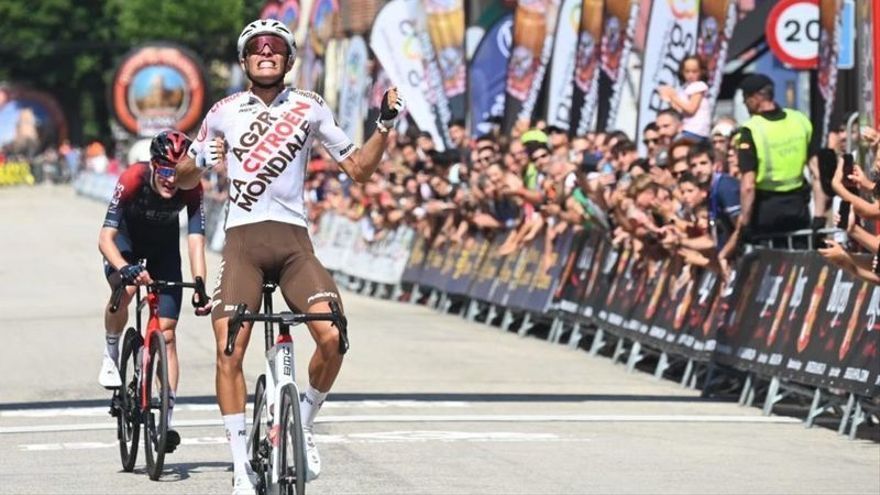 Bastien Tronchon celebra su victoria sobre Pavel Sivakov