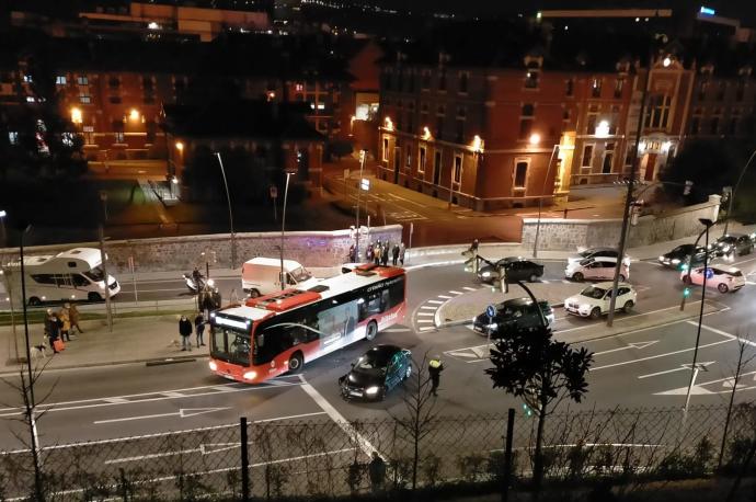 El conductor ha abandonado el coche en la carretera de Basurto-Kastrexana en Bilbao