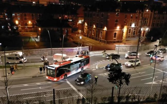 El conductor ha abandonado el coche en la carretera de Basurto-Kastrexana en Bilbao