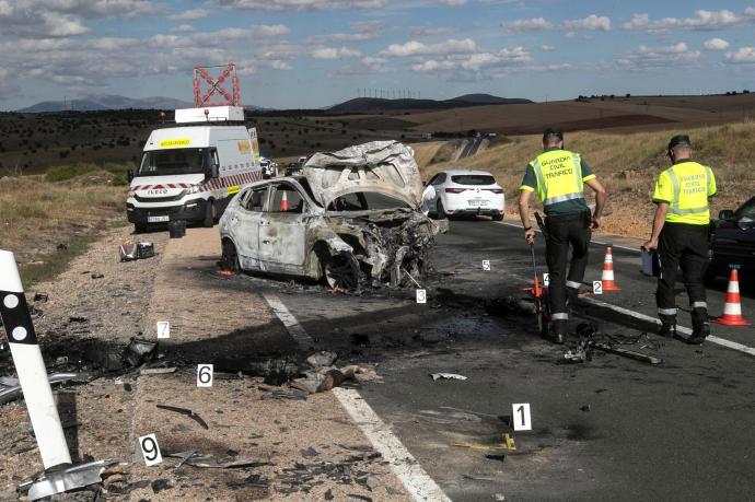 Imagen de los vehículos implicados en el accidente de tráfico en la N-122.