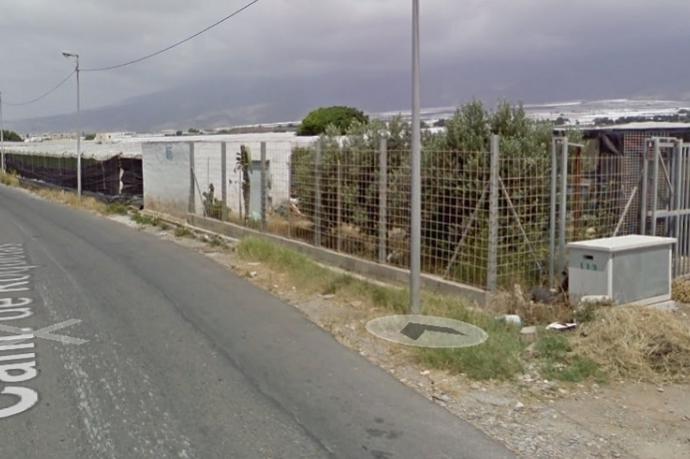 Lugar donde se ha producido la caída mortal de un ciclista en El Ejido, Almería.