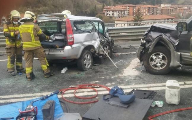 Accidente de tráfico en una carretera vasca.