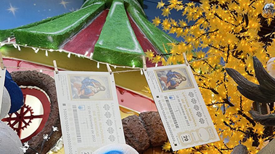 Un dulce bastón se alterna con los décimos de la suerte