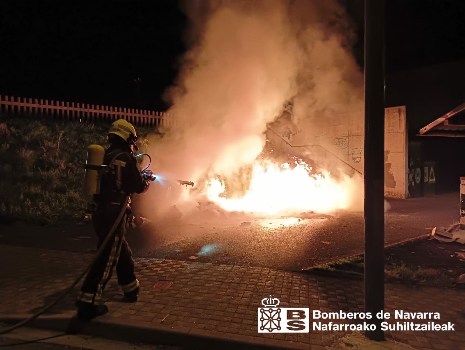 Imagen de la intervención de los bomberos en Olazagutía