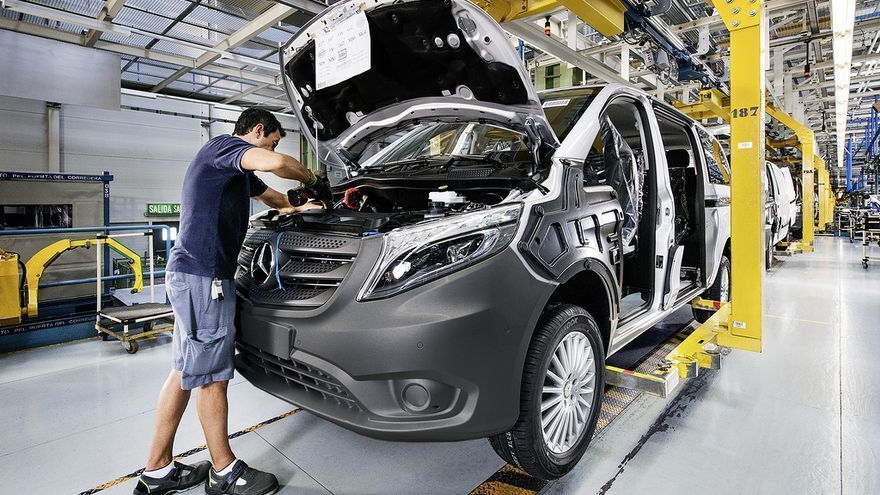 Cadena de montaje de la planta de Mercedes-Benz en la capital alavesa