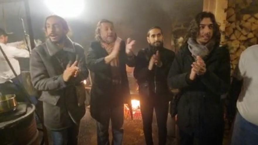 La asociación Gaz Kaló baila y canta en honor a la churrería la Mañueta