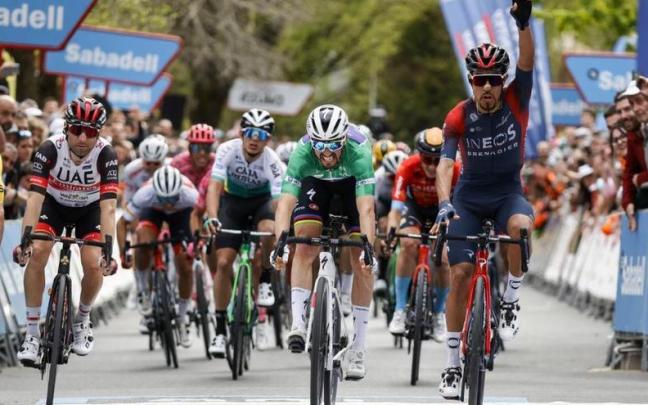 Daniel Mart&iacute;nez festeja la victoria en Zamudio.
