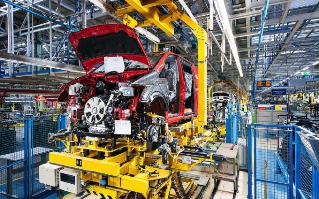 Cadena de montaje de la planta de Mercedes-Benz. Cadena de montaje de la planta de Mercedes-Benz.