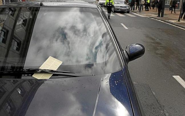 Las multas de tráfico son fuente habitual de presentación de quejas ante la Síndica. Foto: DNA