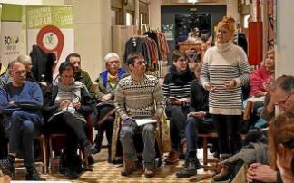Asistentes en la antigua estación de autobuses. Foto: cedida