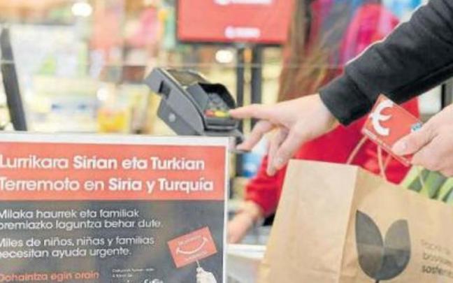 Eroski apela a la solidaridad de sus clientes para ayudar a la población afectada por los terremotos. Eroski apela a la solidaridad de sus clientes para ayudar a la población afectada por los terremotos.