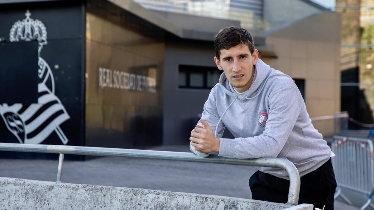 Aihen Mu&ntilde;oz posa antes de la entrevista concedida a NOTICIAS DE GIPUZKOA.