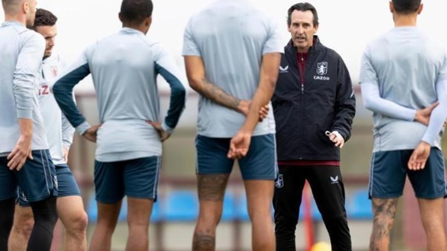 UNAI EMERY. Nació en Hondarribia el 3 de noviembre de 1971 (51 años). Durante la temporada 2004-05, jugaba en el Lorca cuando una mala racha de resultados significó el cese del entrenador. Fue el elegido para relevarle y, ya desde el banquillo, ascendió a los murcianos a Segunda aquella misma temporada. En la siguiente, mientras, se quedarían a las puertas de la Primera División. El papel de Emery en el propio Lorca suscitó en 2006 el interés del Almería, club al que el hondarribiarra subiría a Primera. El paso por el Valencia terminó de consagrarle, para después describir una trayectoria en equipos de renombre como Spartak Moscú, Sevilla, PSG, Arsenal y Villarreal. Dejó el club amarillo hace un mes para incorporarse al Aston Villa inglés.