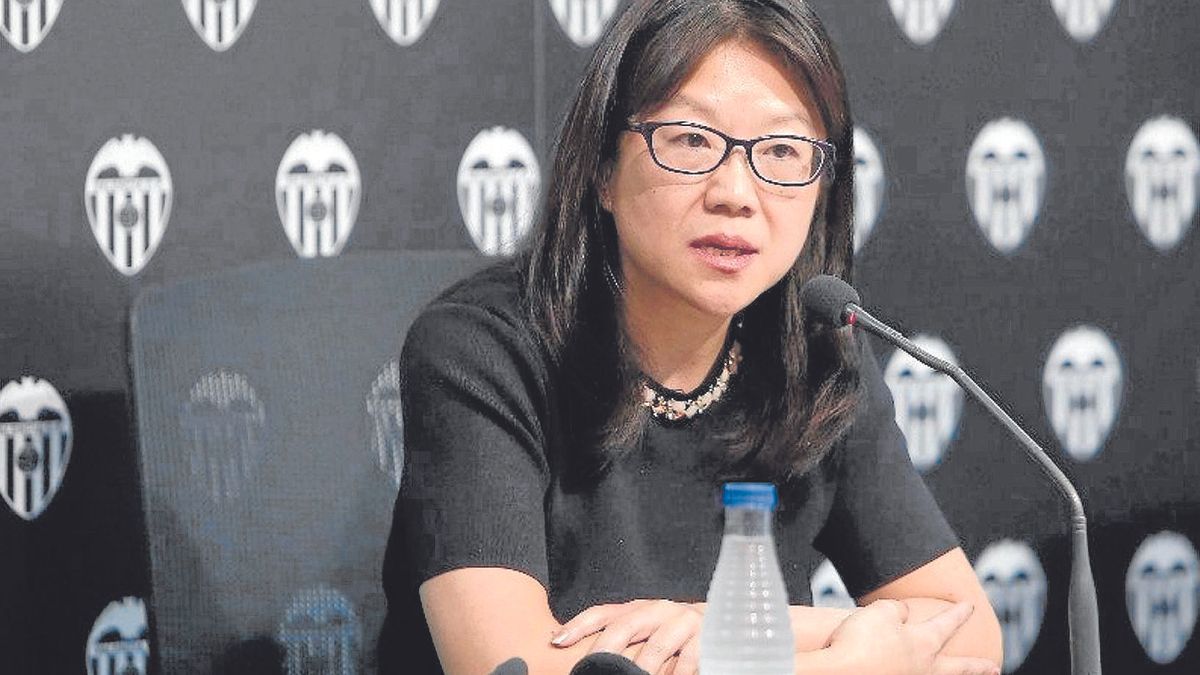 La presidenta del Consejo de Administración del Valencia, Layhoon Chan, en una rueda de prensa durante su etapa anterior en el Valencia.