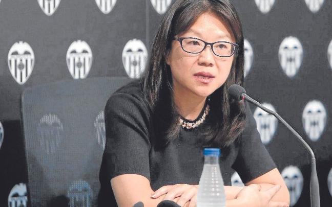 La presidenta del Consejo de Administraci&oacute;n del Valencia, Layhoon Chan, en una rueda de prensa durante su etapa anterior en el Valencia.