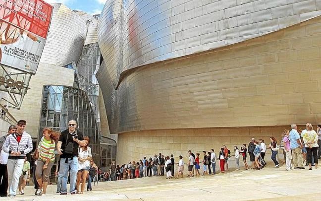 Vista exterior del Museo Guggenheim Bilbao, la cifra de 2022 supone un incremento del 43% con respecto al año anterior, afectado por la pandemia.