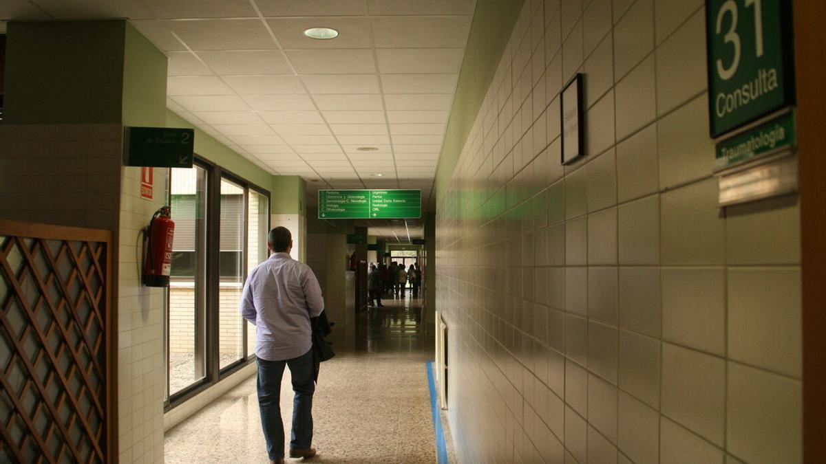 Pasillo de consultas del Hospital Reina Sofía de Tudela.