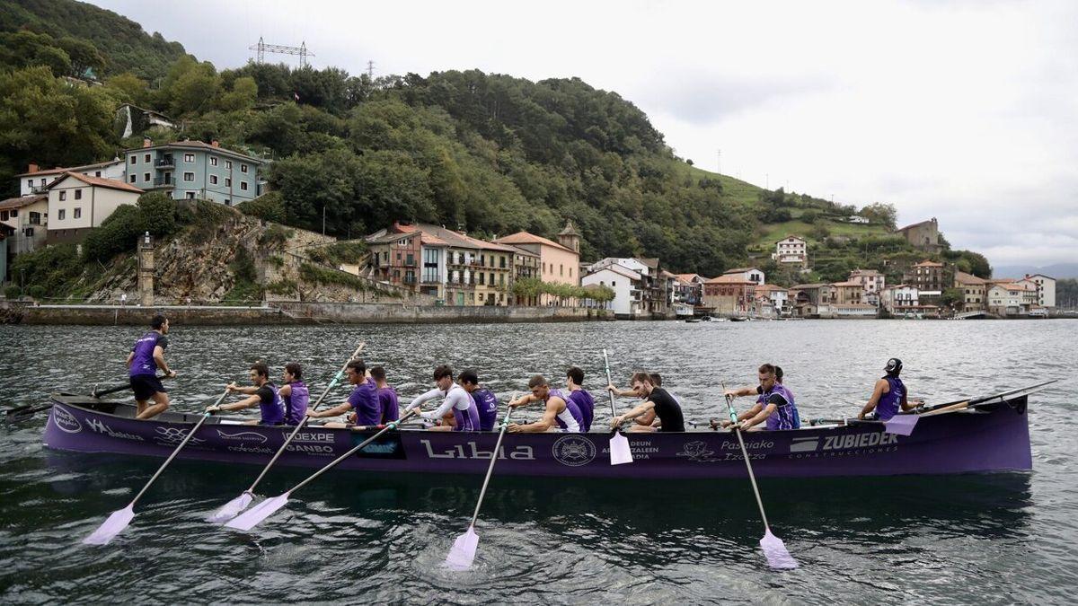 La tripulación de San Pedro, durante un entrenamiento.