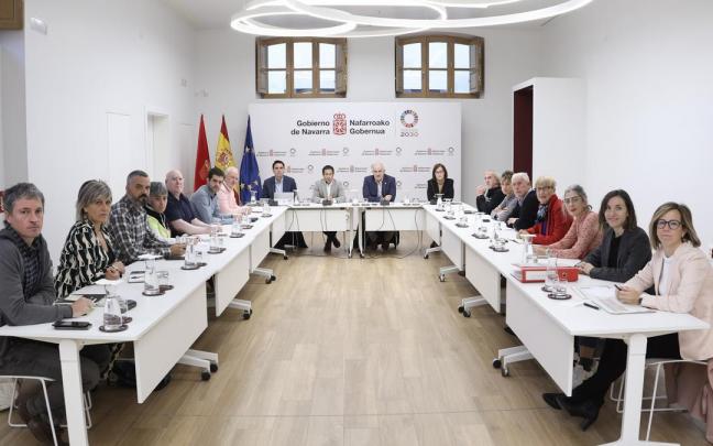 Representantes del Ejecutivo foral y administraciones locales participantes en el convenio.