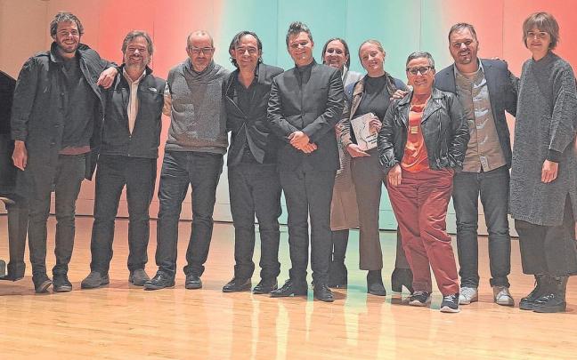 Los protagonistas de la presentación de la edición de ‘The History of Basque Music’ que se ofreció junto a Alexander DaCosta.