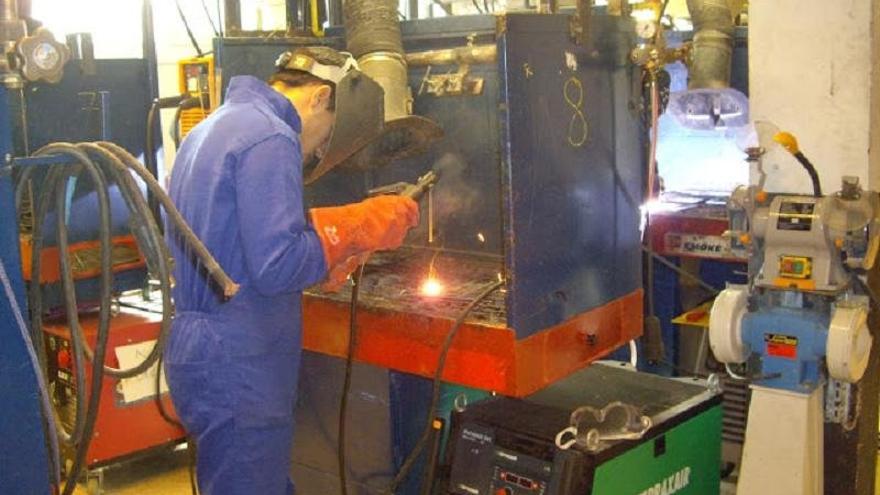 El 53% de los nuevos contratados en Álava laboran en tareas industriales de producción, montaje y mantenimiento.