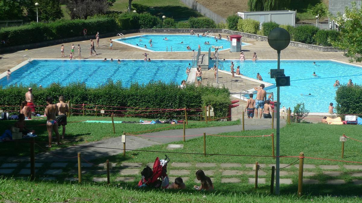Imagen de las piscinas del polideportivo de Txurdinaga