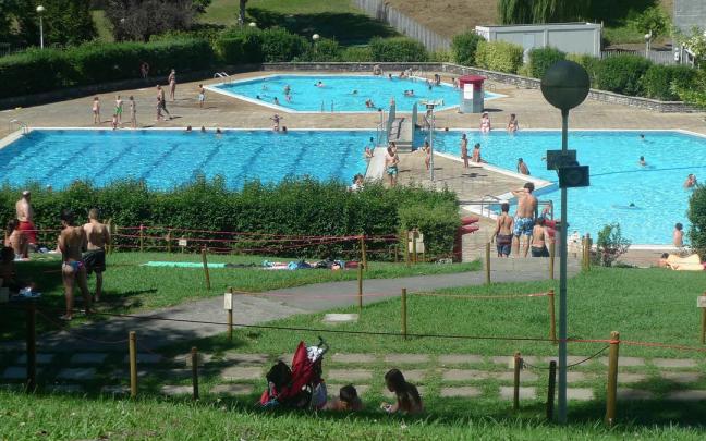 Imagen de las piscinas del polideportivo de Txurdinaga