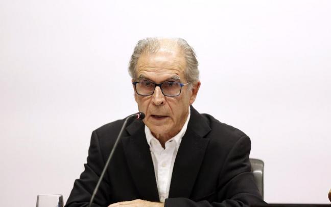 El gerente de Osasunbidea, Gregorio Achutegui, ayer en la comisión del Parlamento.