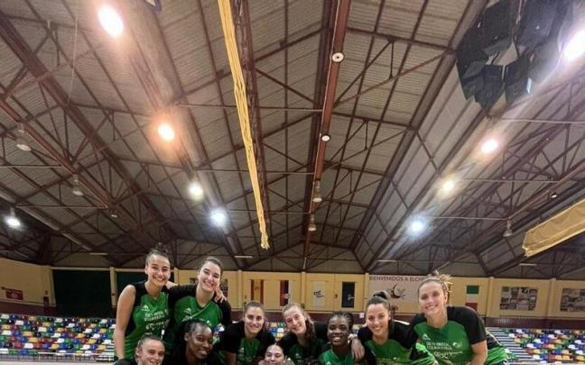 La alegría de las jugadoras del Gurpea Beti Onak tras el partido.