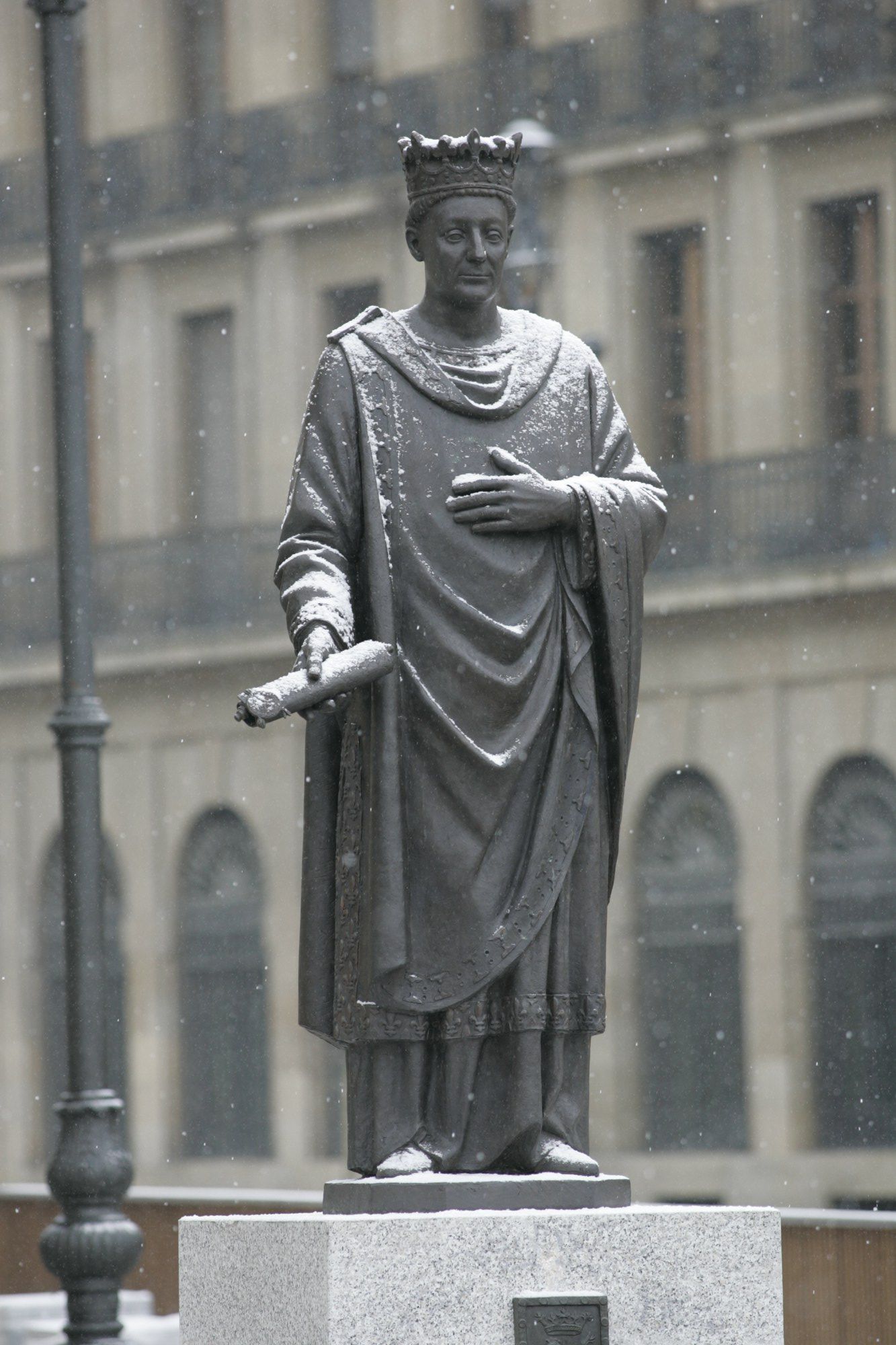 Estatua del rey Carlos III el Noble de Navarra en la plaza del Castillo.