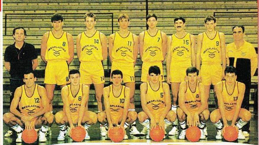 Ivanovic, abajo a la izquierda con el número 12, con el resto del equipo de la mítica Jugoplastika de 1989