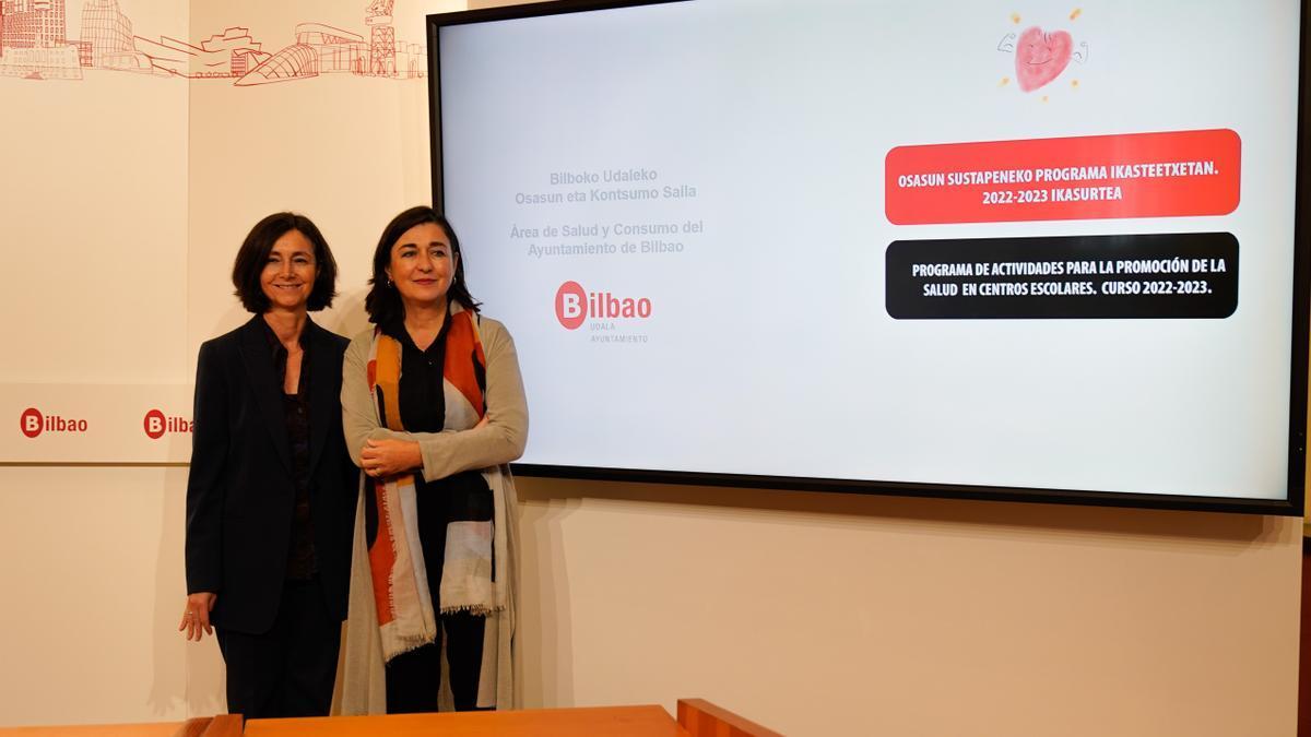 Ana Collía y Yolanda Díaz han presentado el programa para promover la salud en los centros escolares