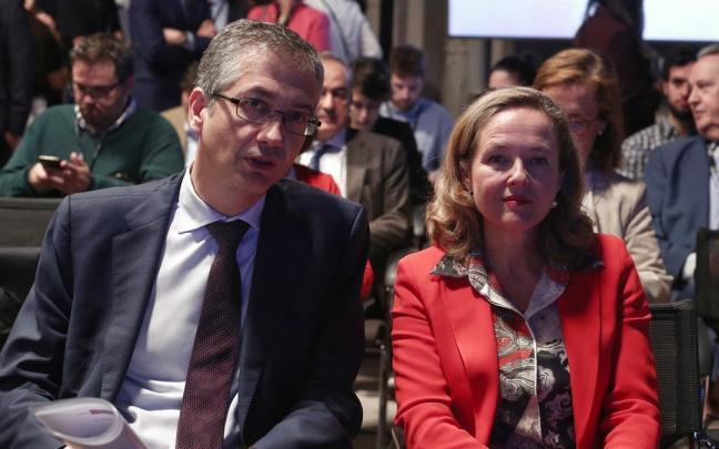 El gobernador del Banco de España, Pablo Hernández de Cos, y la ministra de Economía, Nadia Calviño.