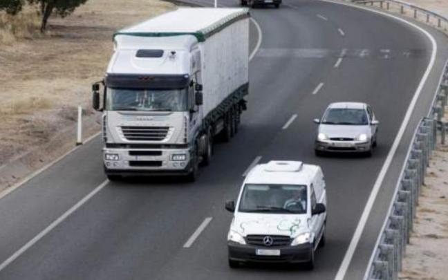 Eliminado el margen de 20 km/h más para adelantar en carreteras convencionales Eliminado el margen de 20 km/h más para adelantar en carreteras convencionales
