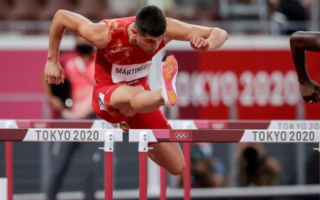 Asier Martínez, superando los obstáculos en Tokio.