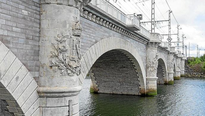 El puente ferroviario entre Irun y Hendaia, tras haberse acometido su rehabilitación. Foto: N.G.