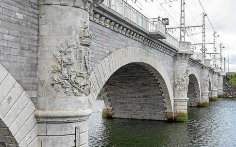 El puente ferroviario entre Irun y Hendaia, tras haberse acometido su rehabilitación. Foto: N.G.
