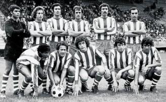 30 de agosto de 1975. Homenaje a Tella y Quintana. Mendizorroza. Deportivo Alavés-Sporting de Portugal (3-0). De pie (izda. a dcha.): ‘Rodri’, Español, Pascual, Catalán, Bea y Aranbarri. Agachados: (izda. a dcha.): Ortigosa, Adorno, Valdano, Sánchez Martí