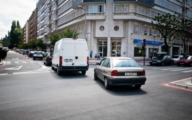 Vehículos circulando por Adriano VI, en una imagen ajena a la información. Vehículos circulando por Adriano VI, en una imagen ajena a la información.