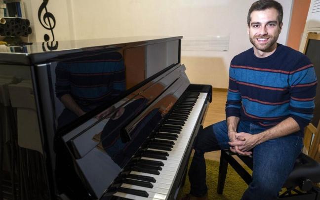 Daniel Amatriain, director de un coro góspel y profesor de canto, en la escuela de música Ahots Daniel Amatriain, director de un coro góspel y profesor de canto, en la escuela de música Ahots