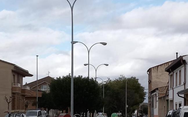Imagen de las farolas que hay ahora en la entrada de Sartaguda.