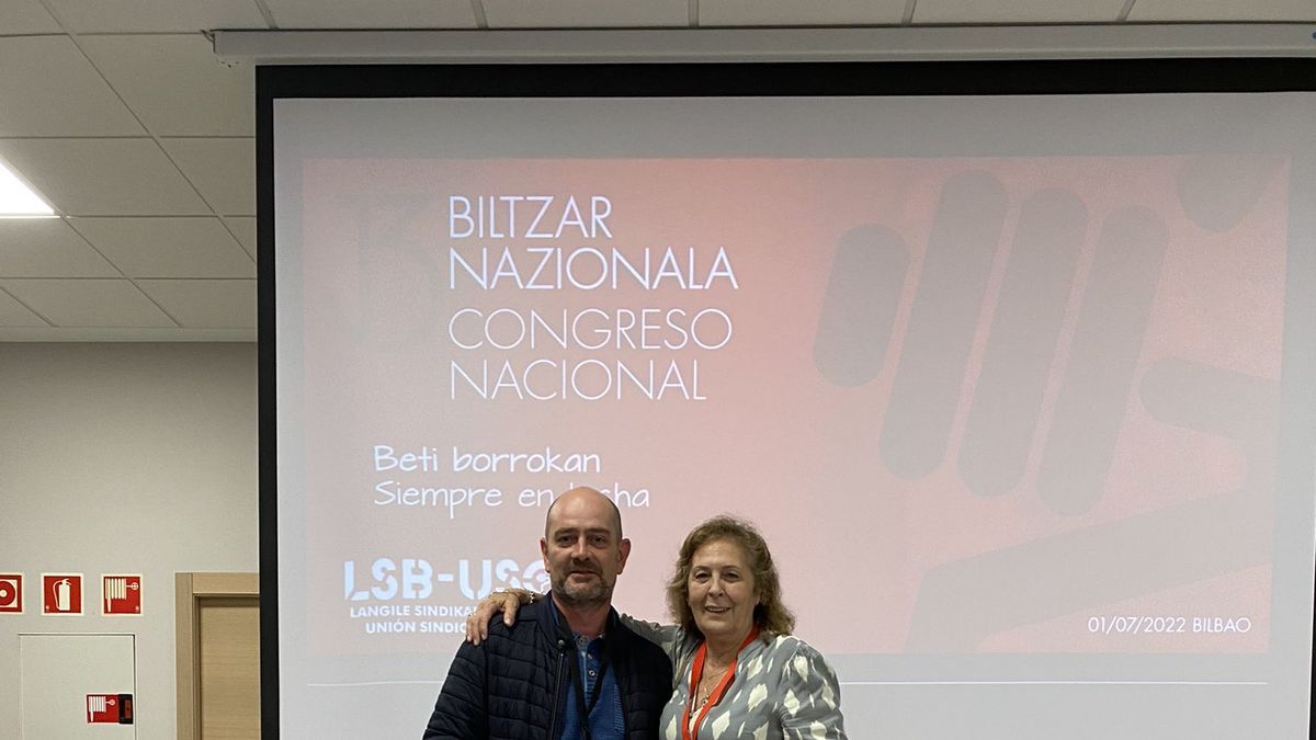 Jon Quintana junto a su predecesora, Maribel Muñoz.