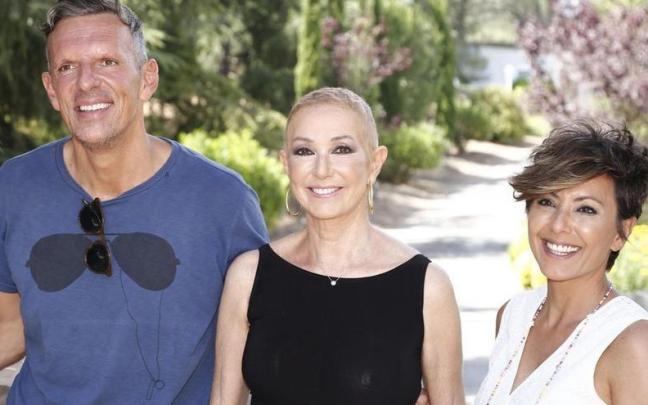 Ana Rosa Quintana, entre Joaquín Prat y Sonsoles Ónega, en una de sus últimas fotos publicadas.