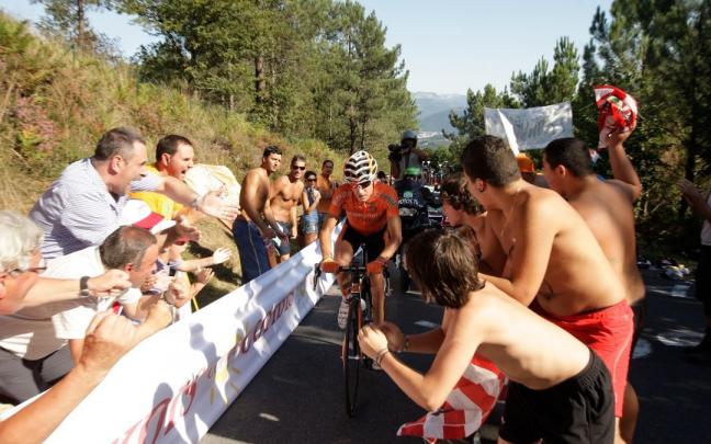 Igor Ant&oacute;n, jaleado por los aficionados en El Vivero, el 9 de septiembre de 2011.