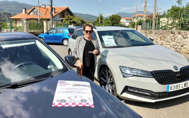 Avelina recibió el primer carné de usuaria de un servicio que hoy usan un centenar de personas. Avelina recibió el primer carné de usuaria de un servicio que hoy usan un centenar de personas.