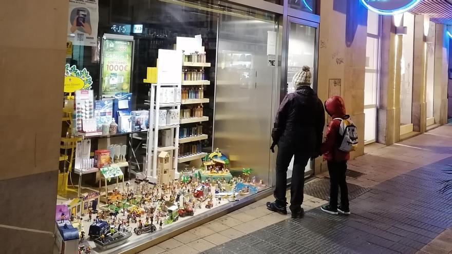 El original belén de juguete de una farmacia de Vitoria
