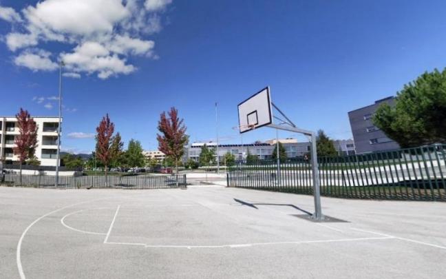 El Ayuntamiento se encuentra trabajando para acondicionar una parcela que supla la que desaparecerá con la construcción de la ampliación del Instituto de Sarriguren.