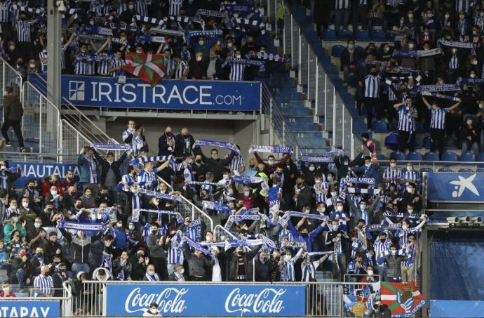 La afición de la Real, en Mendizorrotza.