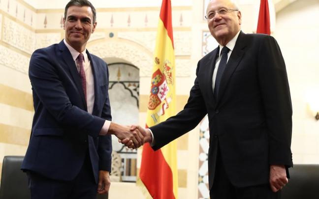 El presidente del Gobierno, Pedro Sánchez, ha mantenido un encuentro con el primer ministro de Líbano, Nayib Mikati, en el Grand Serail, en Beirut.